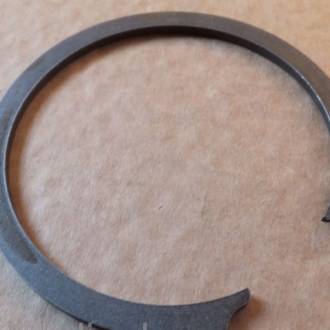 Пружне стопорне кiльце